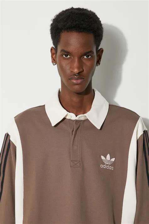 Хлопковый лонгслив adidas Originals цвет коричневый с аппликацией ...