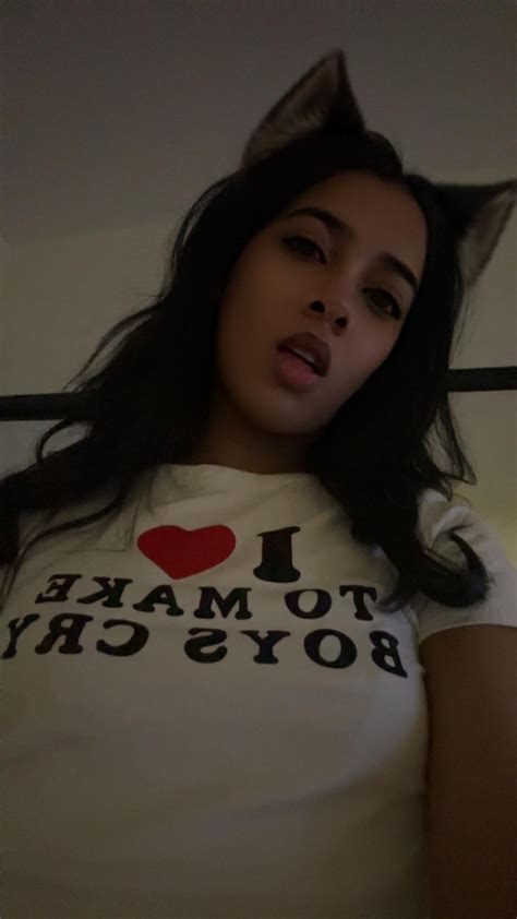 Selfies? : r/latinas_irl