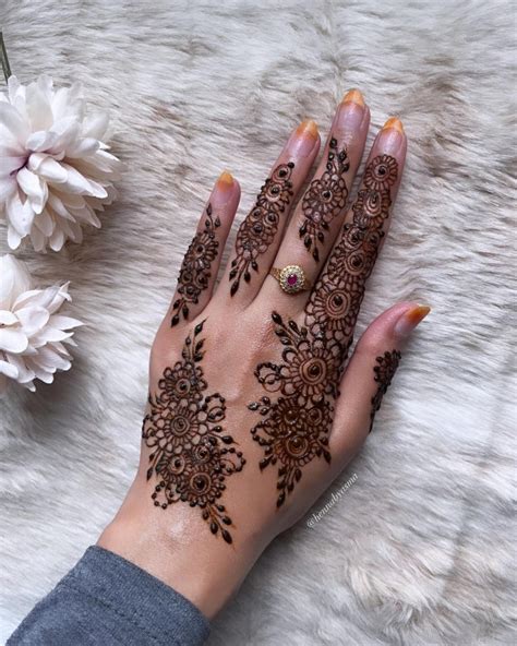 59 Timeless Pattern and Artistry Henna Designs : Simple Floral Henna 1 ...