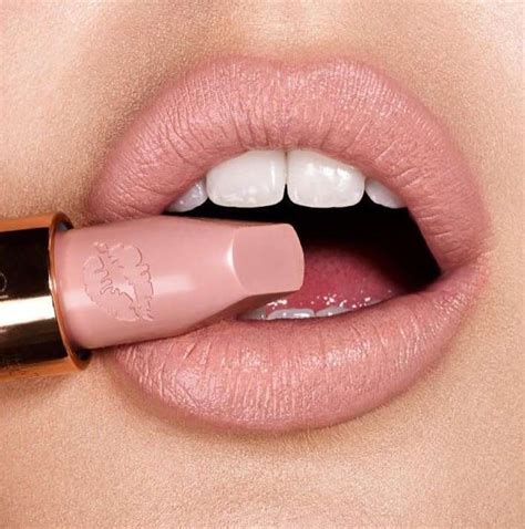 Beijando O Batom Que Tocava Seus Labios - 7 Batons que Vão Encantar seus Lábios: Cores e Encantos