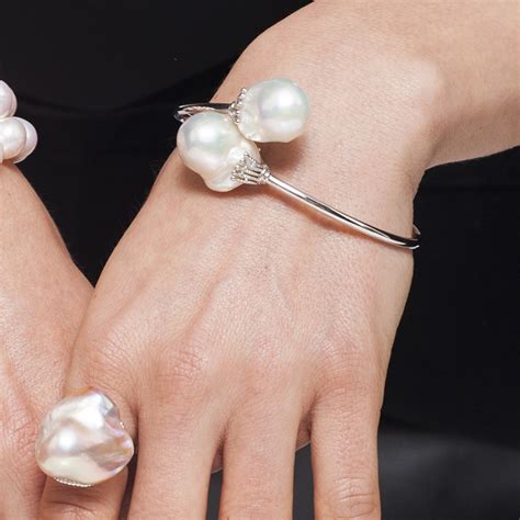 Гривна сребро, бели барокови перли, 13.5-14.5мм - YUNO Pearls