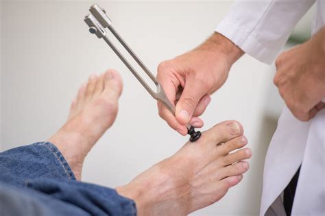 Polyneuropathy: 5 types (and treatment to relieve)