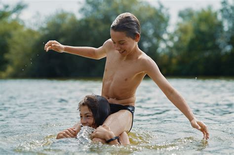 Recensie Young Hearts: romcom over verliefde jongens is zachtaardig