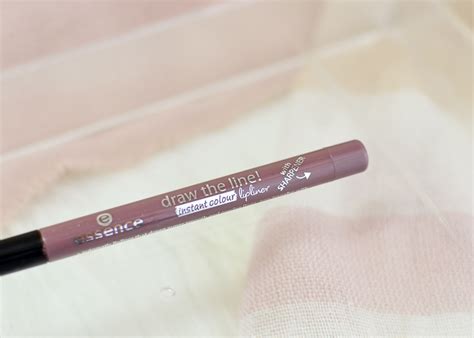 Essence Draw The Line Instant Colour Lipliner 05 So Un-Grey-Tful — Lana ...