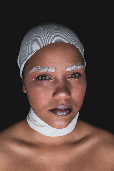 neutral background      neutral background