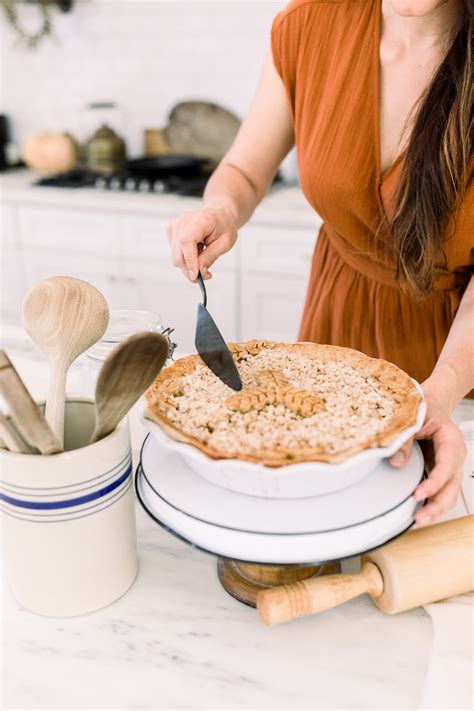 how long to cook apple pie at 350