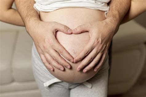Bebê Encaixado Mexe Muito - Bebê encaixado é sinal de parto normal? Tire suas dúvidas agora!