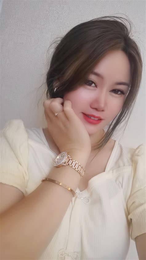 Little961 Webcam Model Profile | Spankbang Live