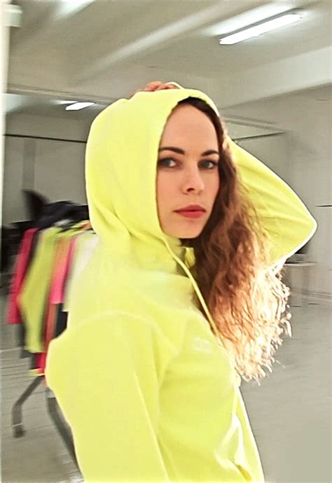Hide in a hoodie... | Regenbekleidung, Bekleidung, Kapuze