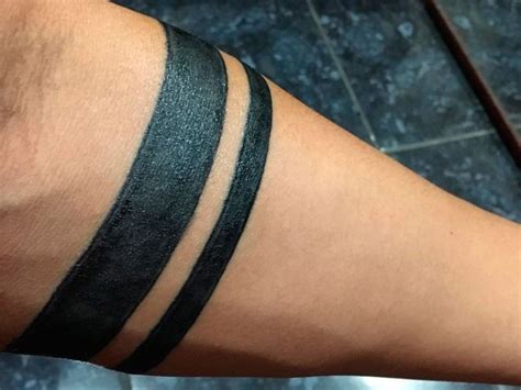 O Que Significa Tatuagem De Linha No Braço - Tatuagem no braço "Stripes": o significado de uma tatuagem de duas ...