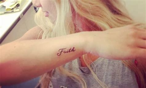 Los tatuajes discretos, de moda a una parte más del arte del tatuaje