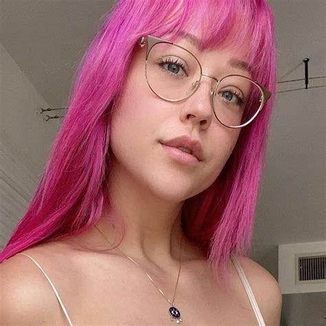 Sabrina Nichole (Instagram Star) - Age, Birthday, Bio, Facts, Family ...