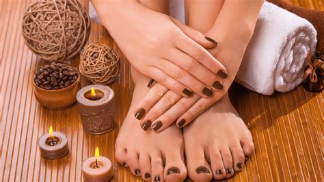 difference  manicure  pedicure salon saver