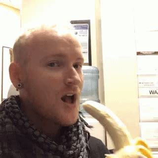 Deep Throat GIF - Deep Throat Banana - Scopri e condividi GIF