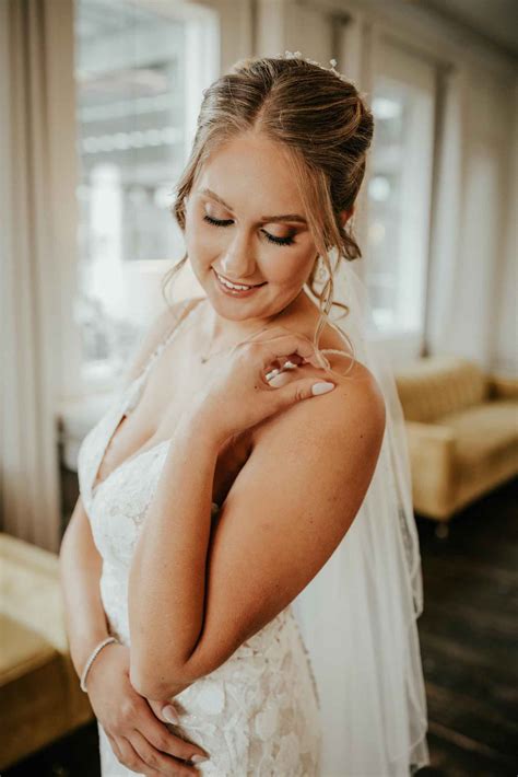 A Modern Rustic Dream in Plainfield, Illinois: The Real Wedding of