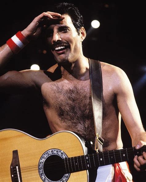 50 Candid Photographs of Freddie Mercury on Stage That Still Rock You ...