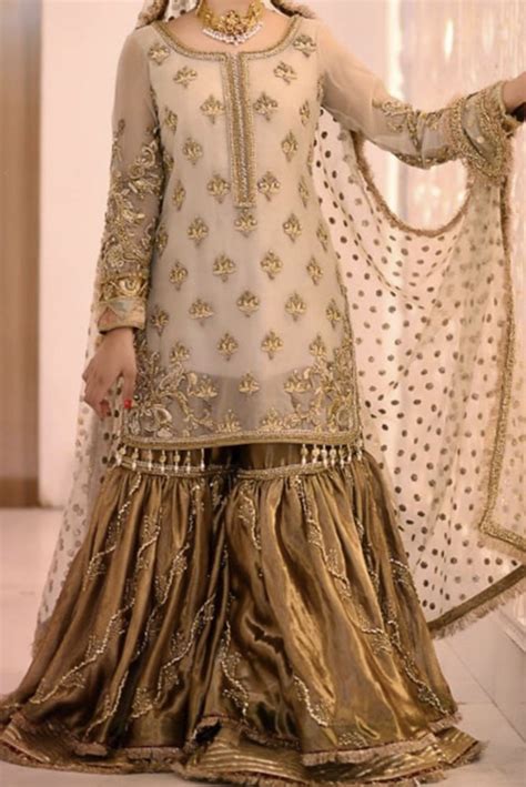 Nikkah bride dress inspo | Pakistani bridal wear, Simple pakistani