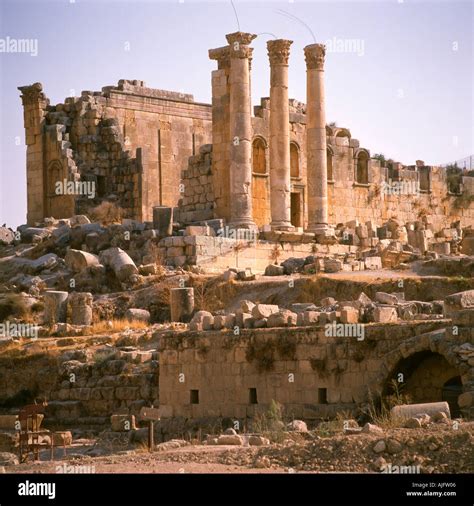 Jerash, Jordan, ruins of the Temple of Zeus Stock Photo - Alamy