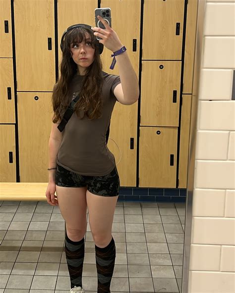 SOPHIA ZIPAY | me when i go to vidcon but only get pictures of myself