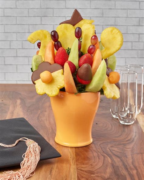 Edible Arrangements - Give the gift of food this Holiday Season! 🍓🍫 We