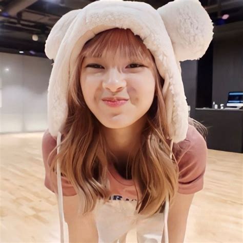 chiquita icon pfp babymonster ในปี 2023 | คนสวย, ความงาม, นักร้อง