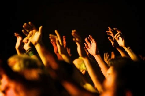6 Reasons To SING During Worship - Koinos Church