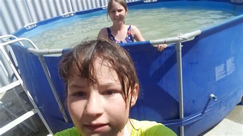 Купаемся в бассейне 😎😎👙👙 - YouTube