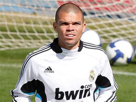 Pepe vuelve a la zaga del Real Madrid tras superar golpe en la cabeza