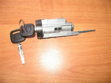 Купить Замок зажигания Toyota AE100 corolla, sprinter (личинка), дубл ...