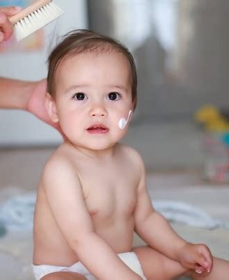 sunscreen bayi terbaik  direkomendasikan baby coudfoam