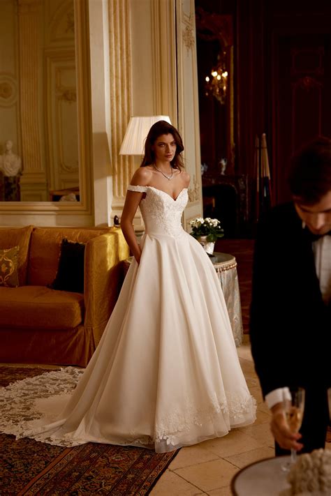 Wedding dresses with cathedral train 60 photos - Astyledwedding.com