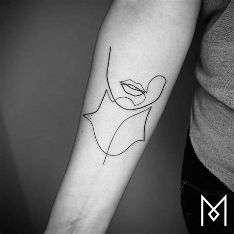 Minimalist Tattoos: Elegant Body Art Drawn With Just One Line | Urbanist