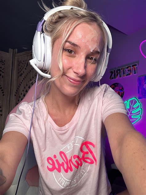 He interrupted my Twitch stream to cum on my face🩷🎮 : r/cumsluts