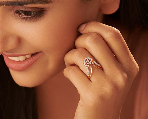 Popular Simple Gold Ring Designs | CaratLane