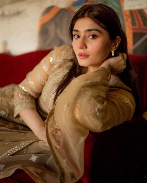 Mesmerizing Beauty of Dur e Fishan in Fasl-e-Gul Collection Leaves ...