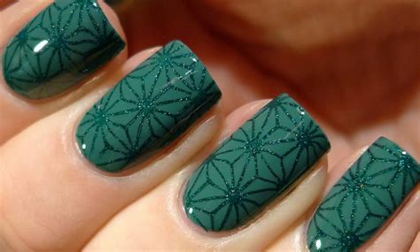Green gel polish маникюр (65 снимки): дизайн на ноктите в матиран тъмно ...