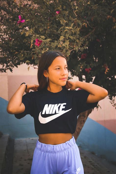 Nude Girl Standing Sideways Photos, Download The BEST Free Nude Girl