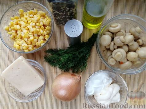 Рецепт: Салат с маринованными шампиньонами, кукурузой и сыром на ...