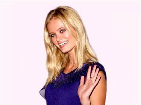 Sara Paxton Wallpapers
