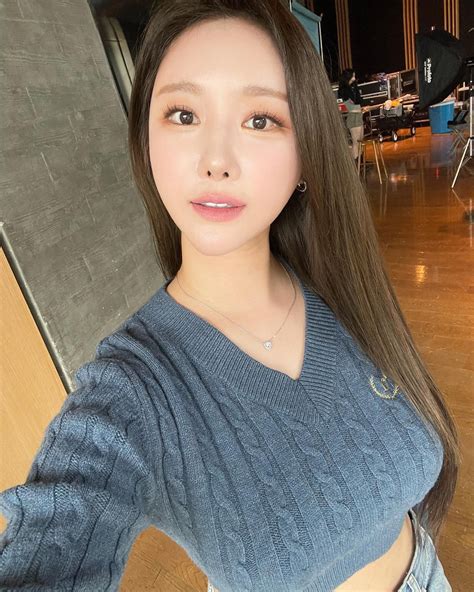 Minyoung's Instagram - Let the Speculation Begin! : r/bravegirls