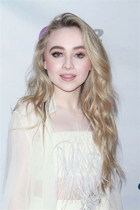 Sabrina carpenter фото