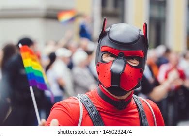 124 Images et Photos de Homme nu poilu gay Libres de Droits | Shutterstock