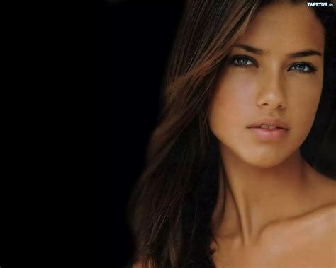 Zamyślona, Adriana Lima