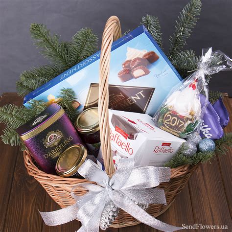 Подарочная корзинка | Wine gifts diy, Diy gifts for him, 18th birthday ...