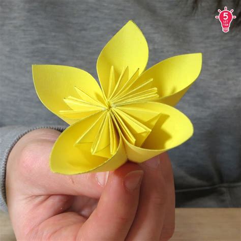 Nőnapi origami virág - 5lettár