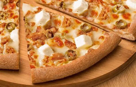 Піца Грецька - замовити з доставкою в Київ | Domino’s Pizza