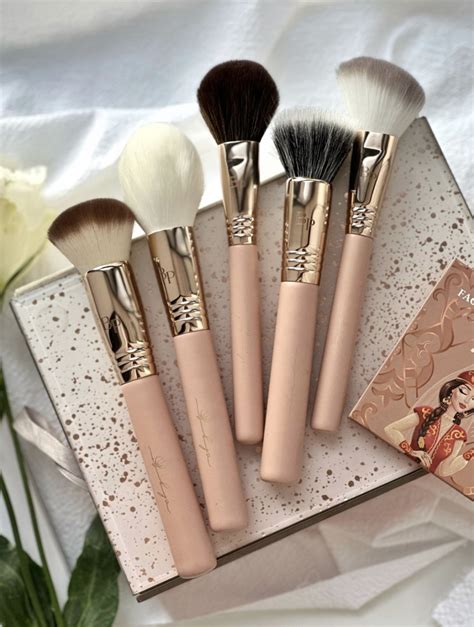 Купить BEAUTY PROFF набор кистей для макияжа 5 шт в кредит в Алматы ...