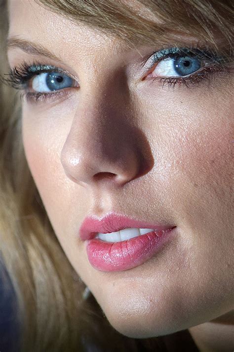 the-swift-squad: thisloveispizza: celebritycloseup: taylor swift - very