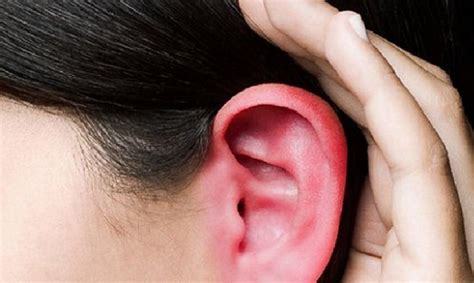 Почему горят уши и как с этим бороться; что говорят народные приметы