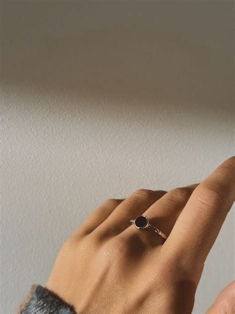 Серебряное узкое кольцо "Black" с ониксом